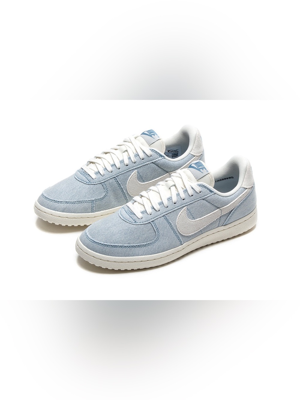 Nike Women's Light Blue and White Low-Top Sneakers